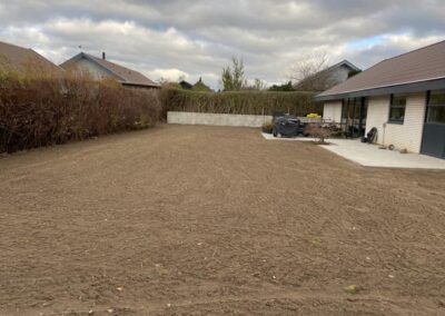 Total renovering af en have, belægning, græsamering, hæk, rullegræs samt carport i Ringsted